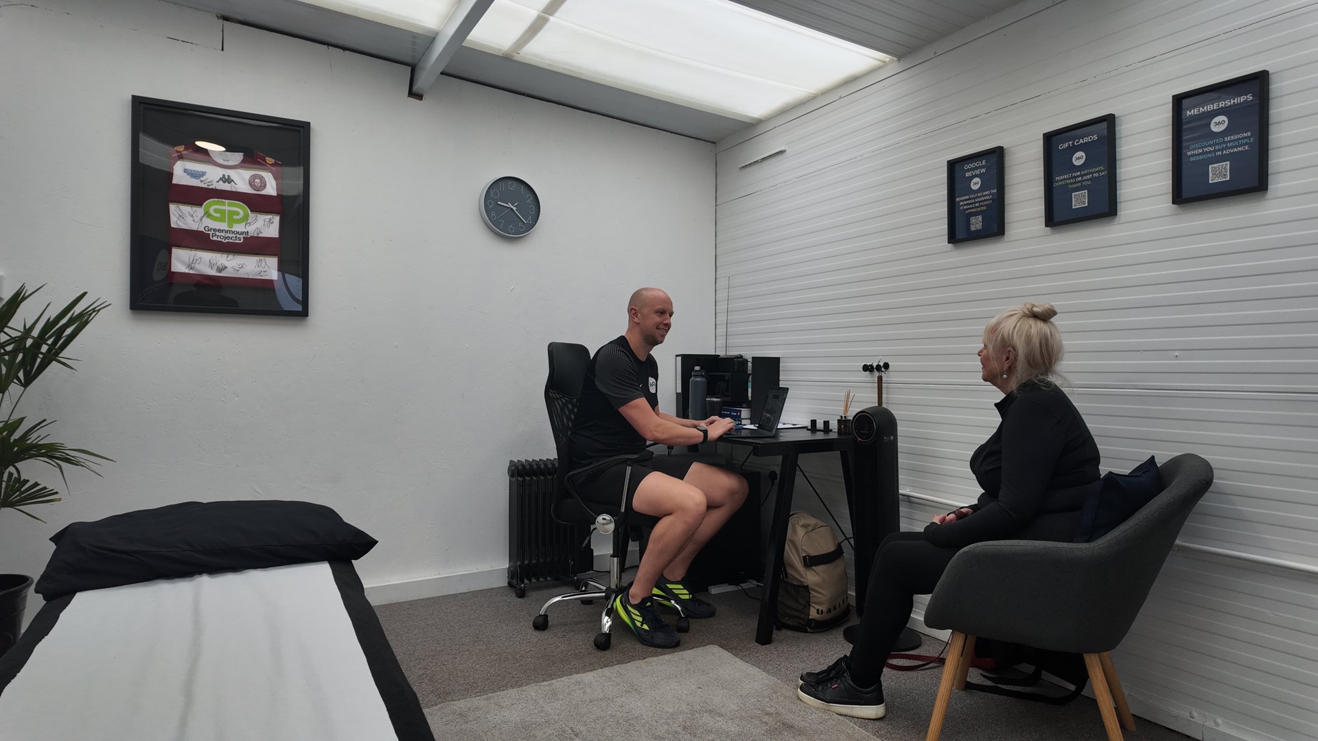 Ben speaking with a client during a consultation at 360 Healthcare Hub